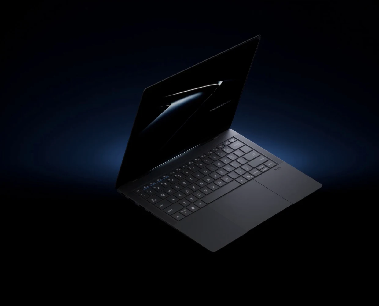 Notebook ASUS ExpertBook Ultra sobre fondo negro con luz azul