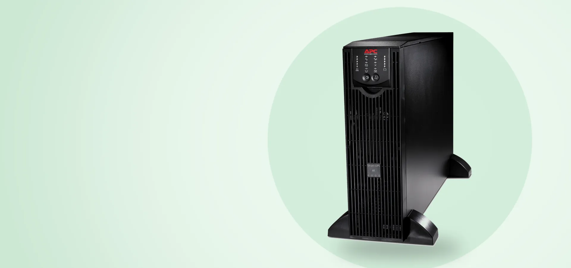 UPS APC Smart-UPS RT de 6000 VA en torre, vista en perspectiva