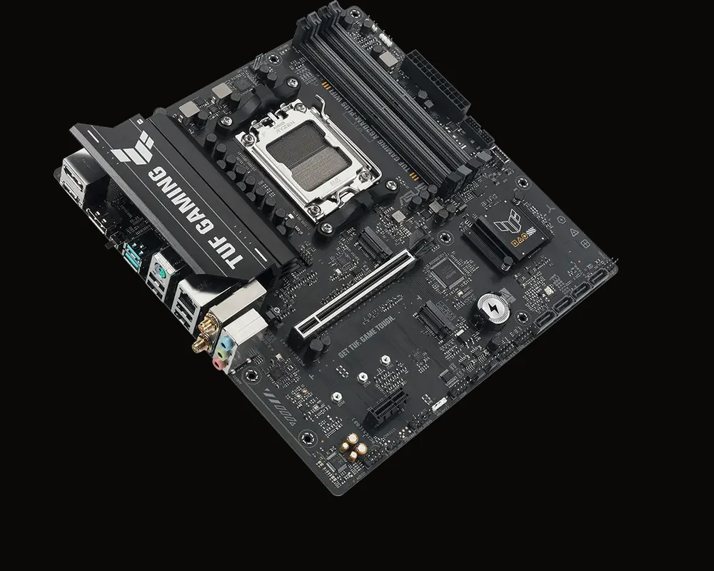 TUF Gaming A620AM-Plus WiFi en ángulo