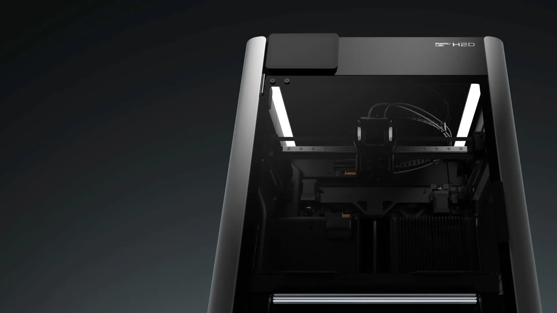 Impresora 3D Bambu Lab H2D de frente, con la iluminación interior encendida