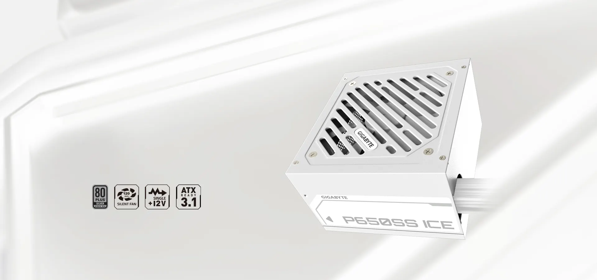 Fuente de alimentación Gigabyte P650SS ICE blanca de 650 W 80 Plus Silver