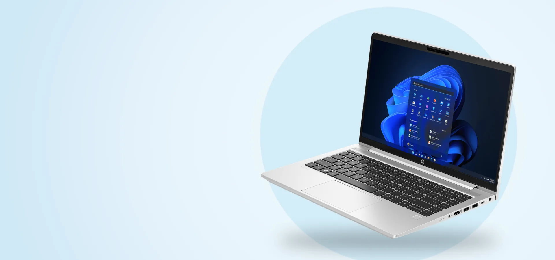Notebook HP ProBook 445 G10 de 14 pulgadas abierta, vista en perspectiva