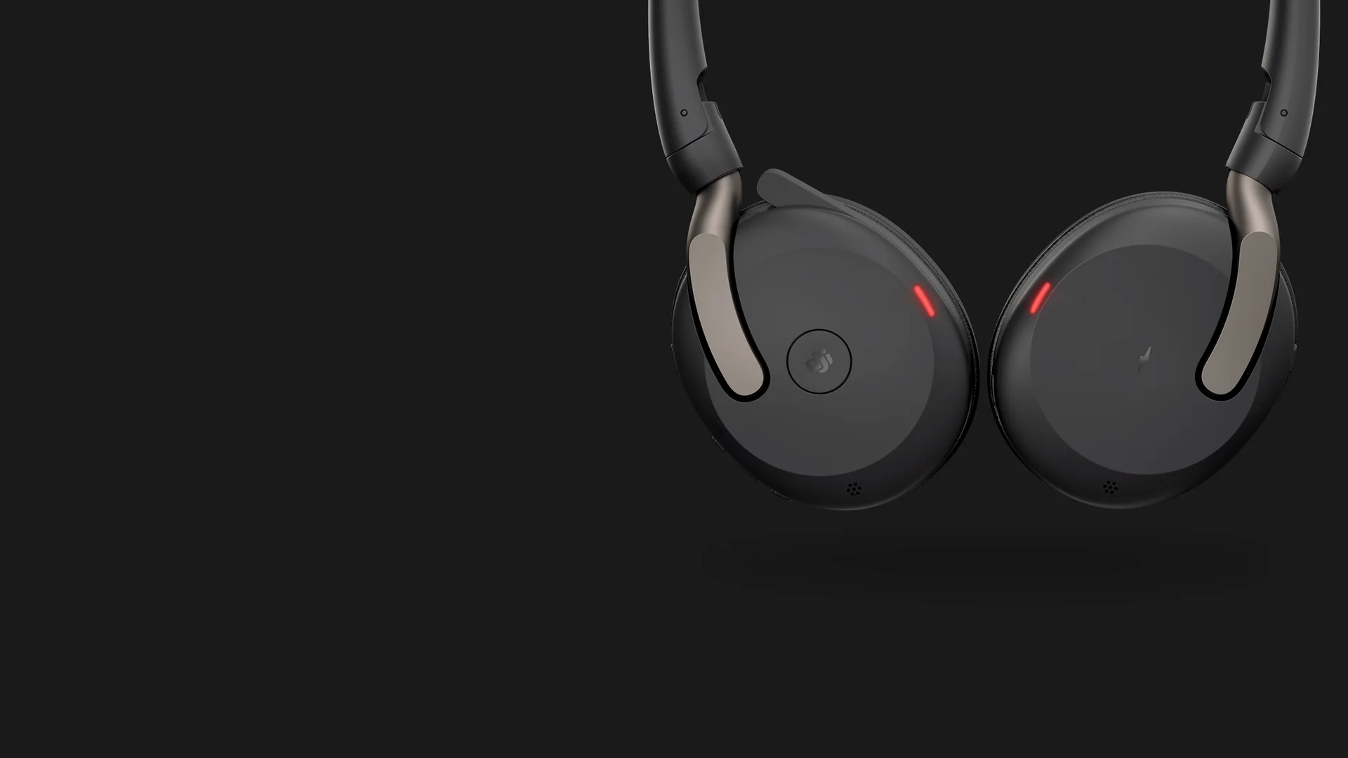 Jabra Evolve2 65 Flex negro con la luz de ocupado encendida