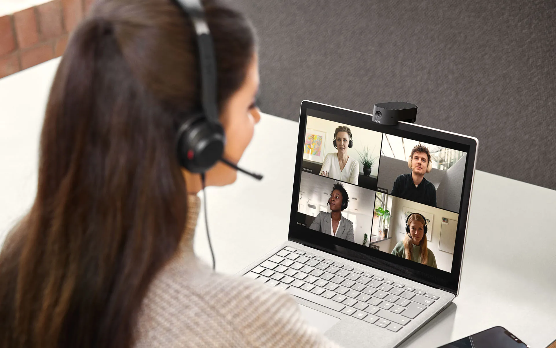 Videollamada desde una notebook con la PanaCast 20