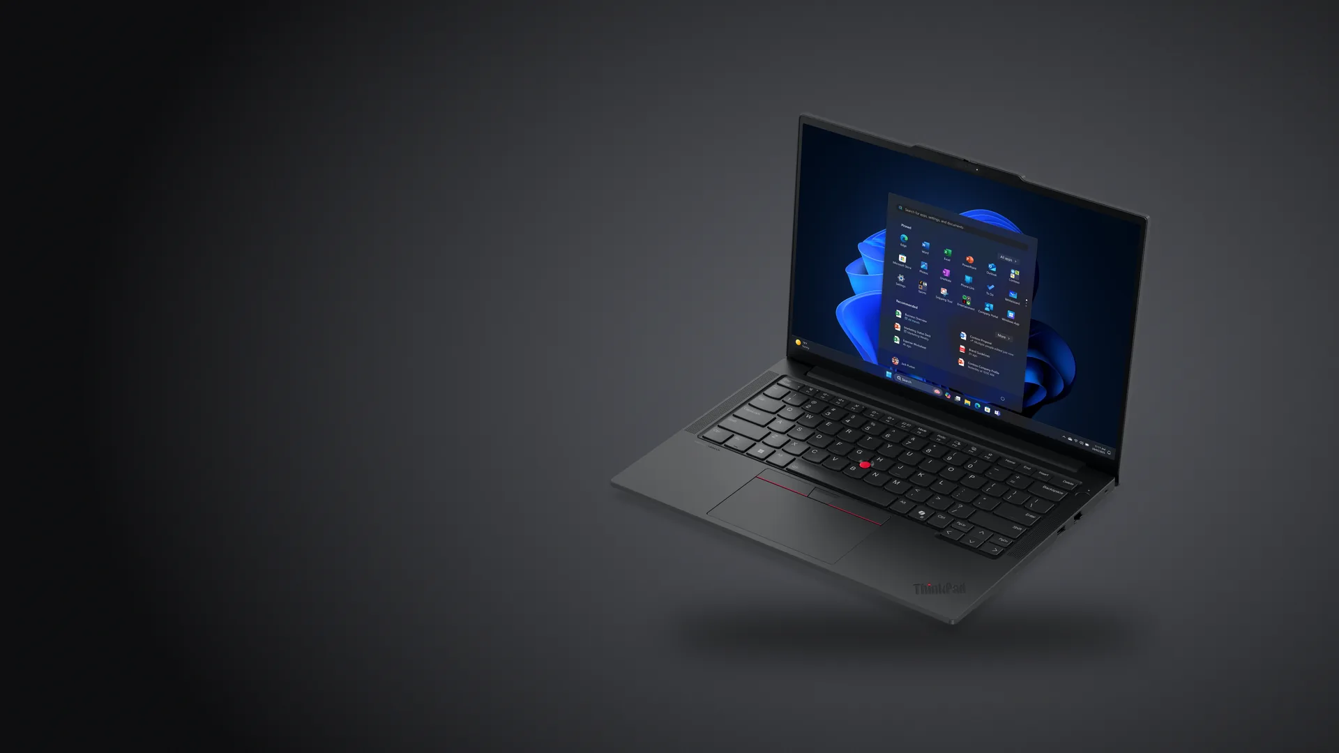Notebook Lenovo ThinkPad E14 Gen 7 negra, abierta, sobre fondo grafito