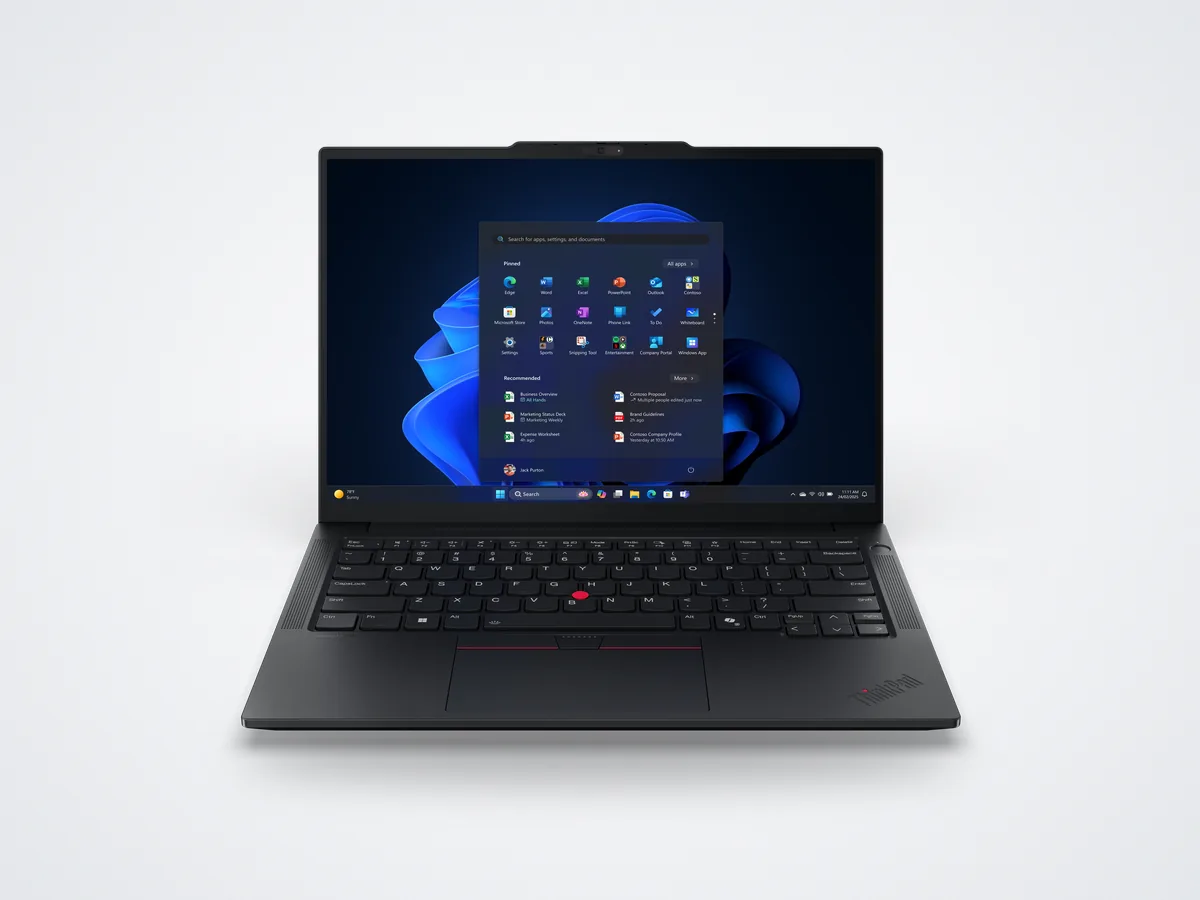 ThinkPad E14 Gen 7 abierta, de frente
