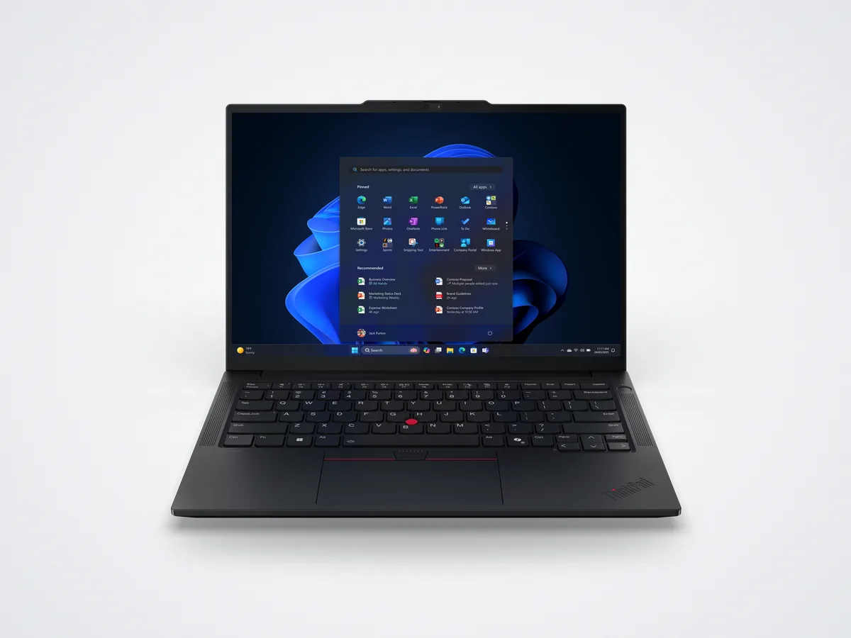 ThinkPad E14 Gen 7 abierta, de frente
