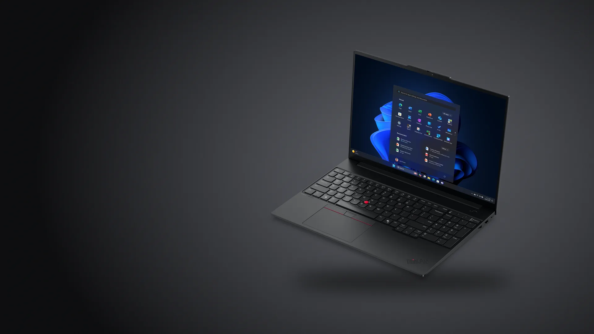 Notebook Lenovo ThinkPad E16 Gen 3 negra, abierta, sobre fondo grafito