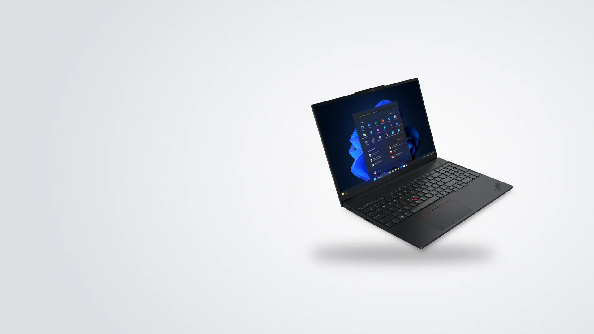 ThinkPad E16 Gen 3 negra abierta, vista en ángulo