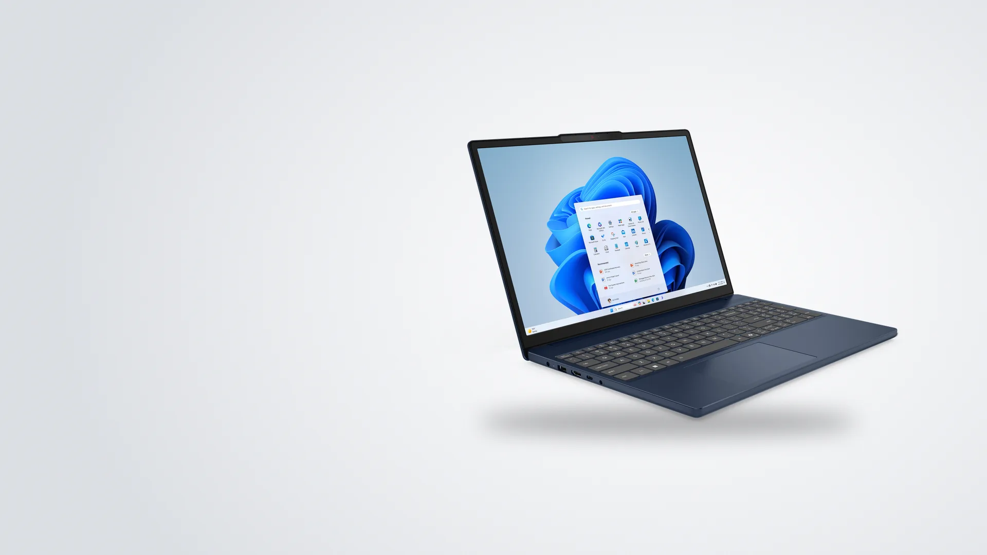 IdeaPad Slim 3i Gen 10 color Azul Cósmico, abierta, vista de tres cuartos
