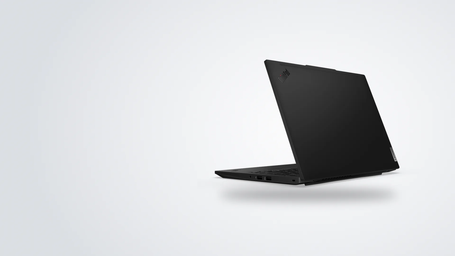 ThinkPad L14 Gen 6 negra vista desde atrás