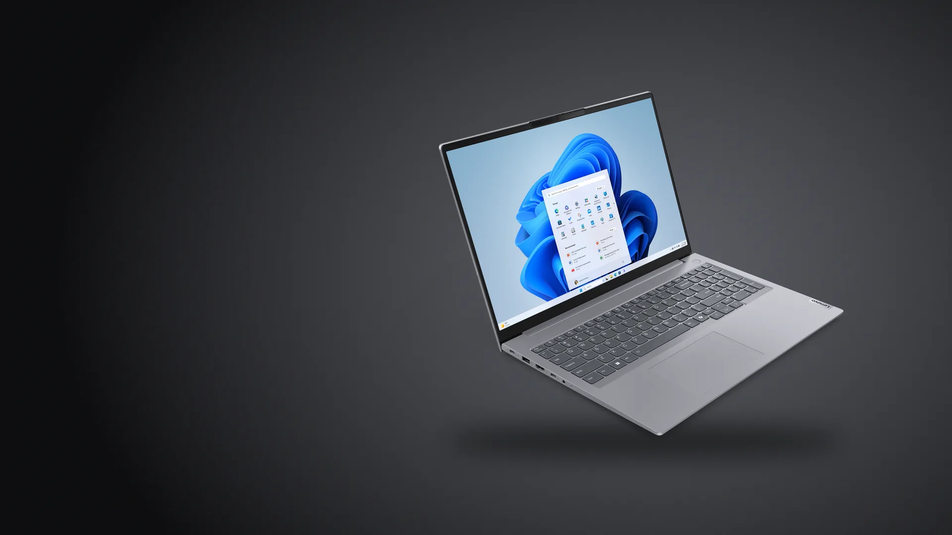 Notebook Lenovo ThinkBook 16 Gen 7 gris, abierta, sobre fondo grafito