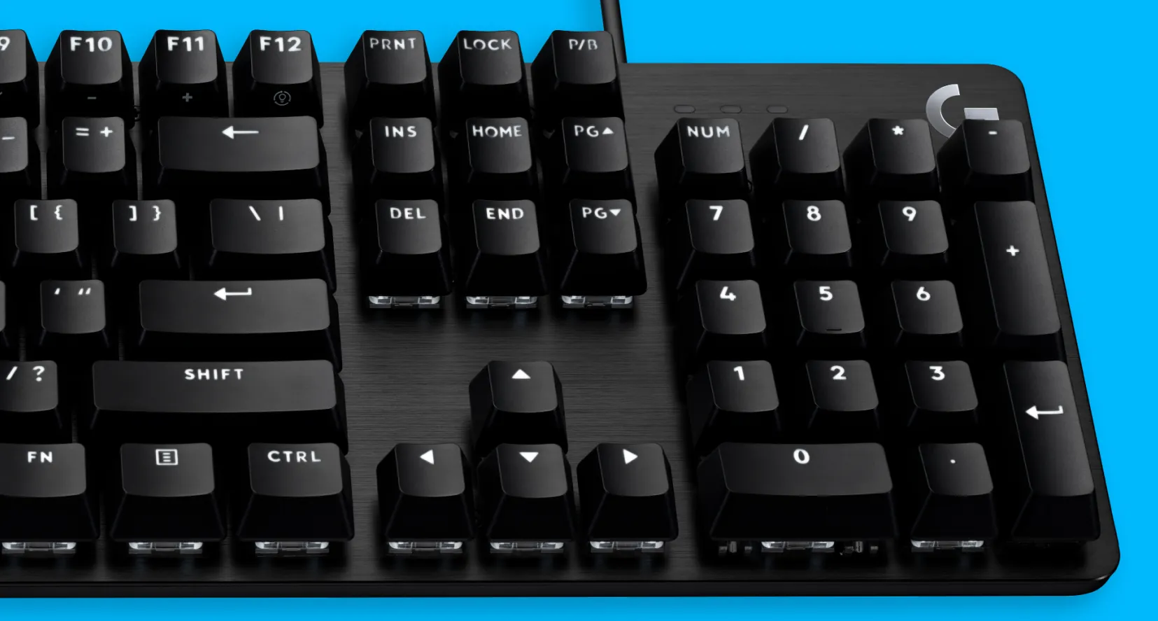 Detalle del teclado numérico y las flechas del G413 SE