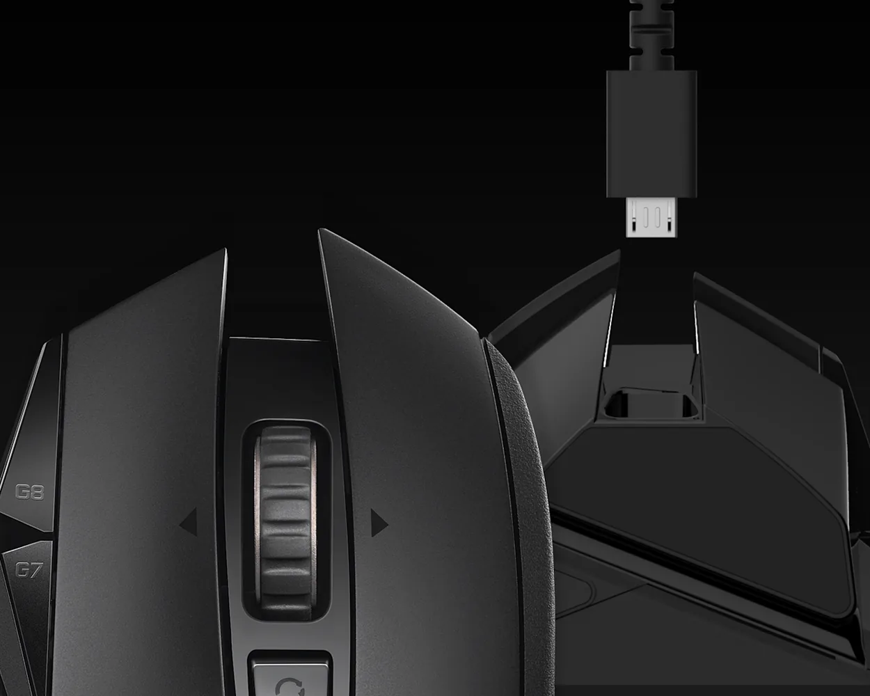 Logitech G502 LIGHTSPEED cargando con el cable