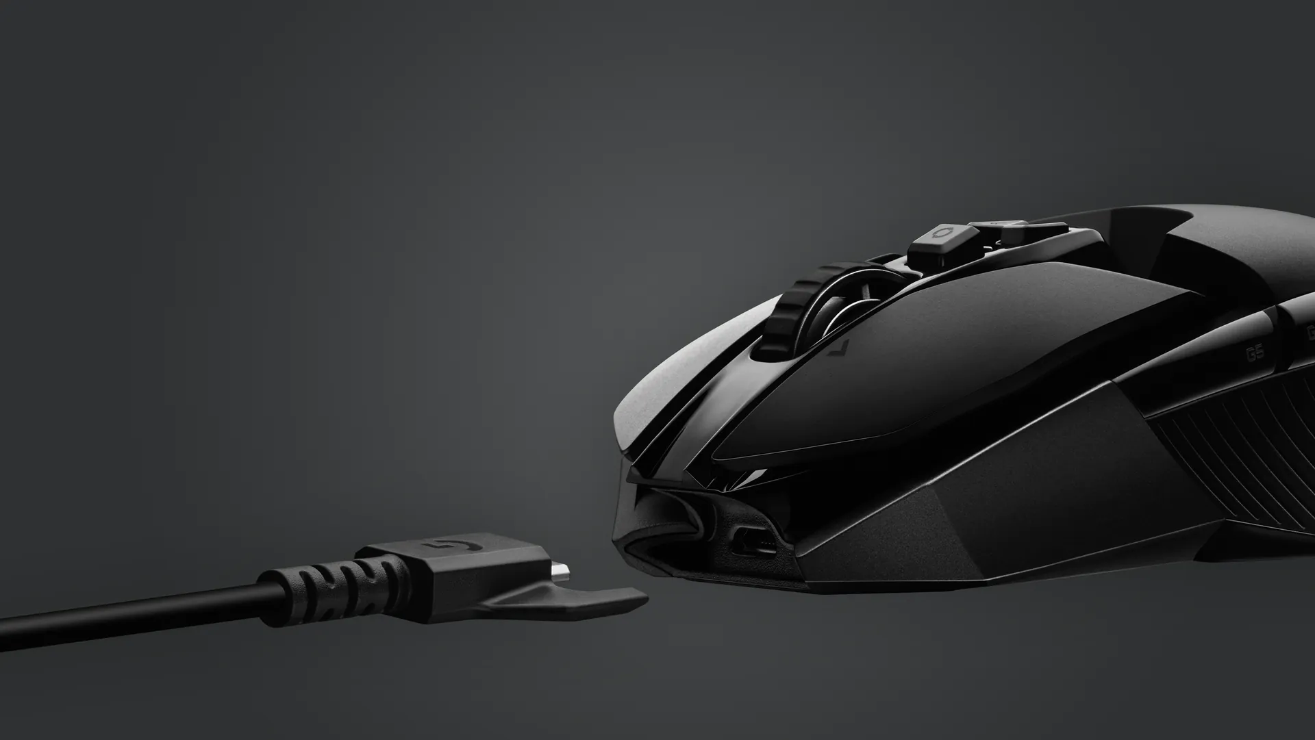 G903 con el cable de carga USB conectado