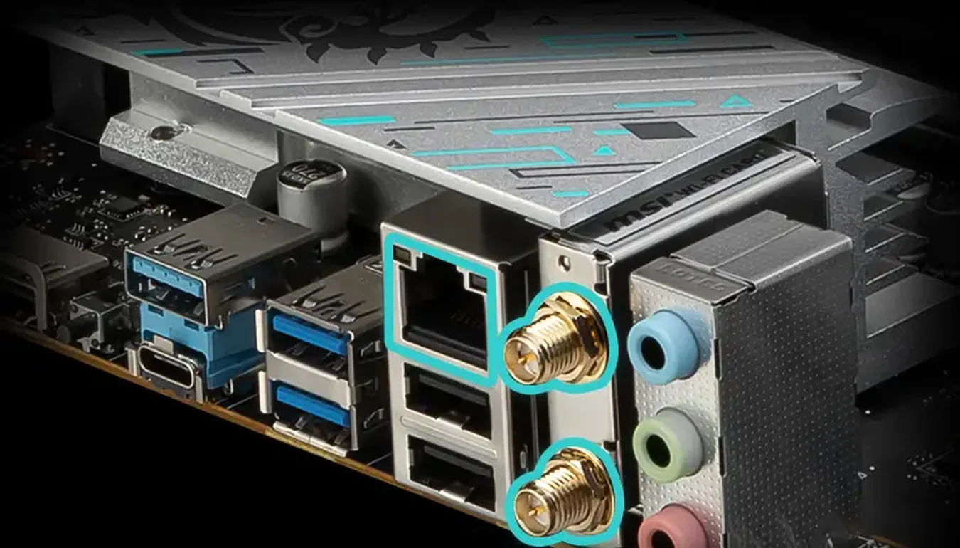 Panel trasero de la MSI B650M GAMING WIFI con LAN 2,5G y antenas Wi-Fi