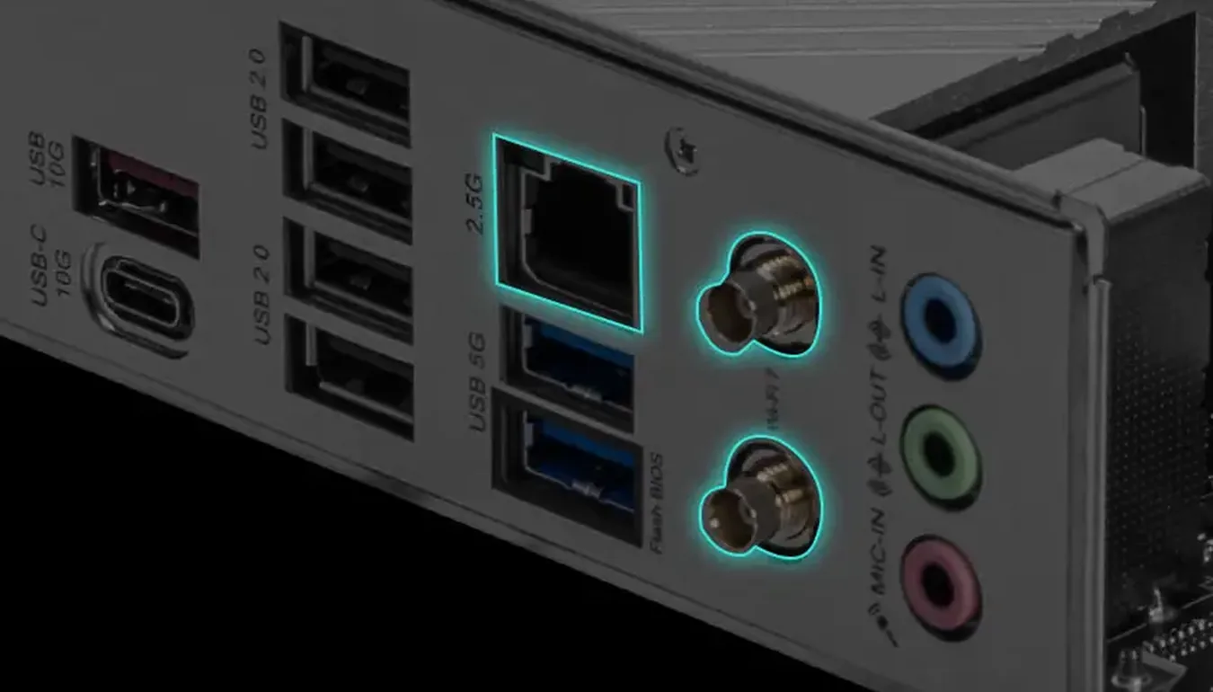 Panel trasero de la MSI B840 GAMING PLUS WIFI con LAN 2,5G y antenas Wi-Fi 7