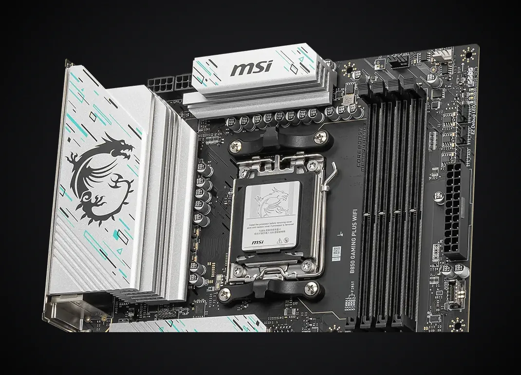 Disipadores blancos de los VRM de la MSI B850 GAMING PLUS WIFI