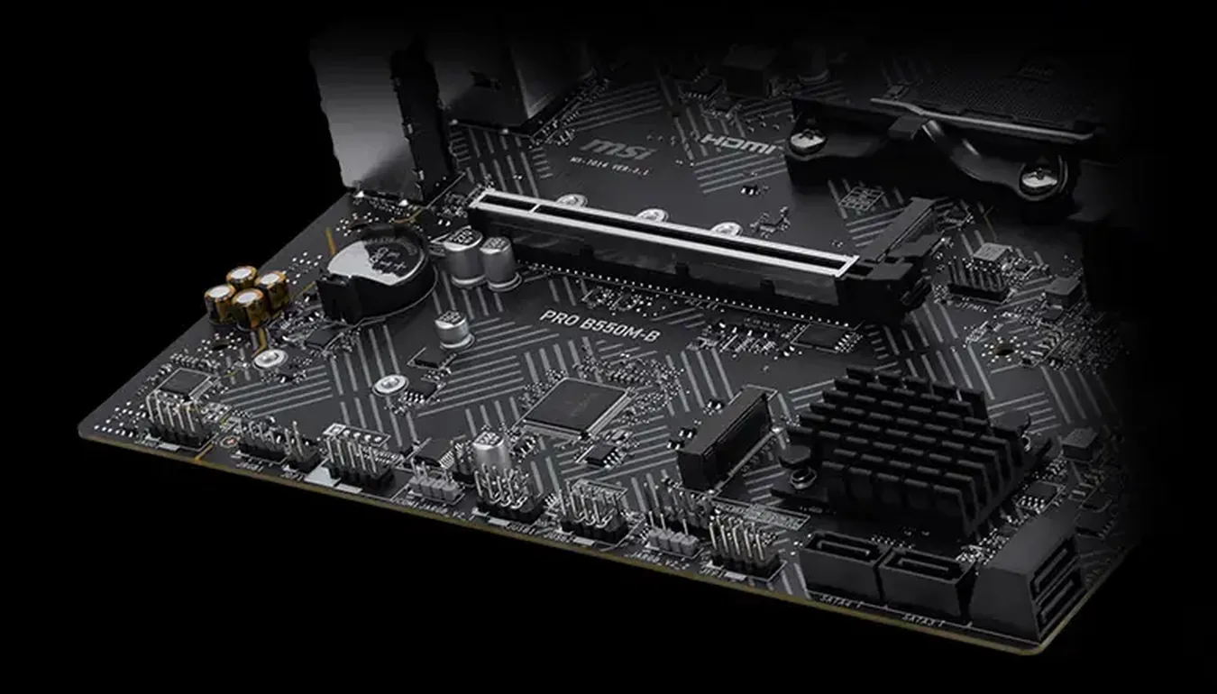 Ranuras M.2 y PCIe y disipador del chipset de la MSI PRO B550M-B
