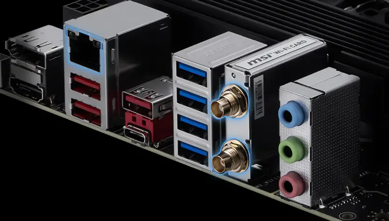 Panel trasero de la MSI PRO B850-S WIFI6E con LAN, antenas Wi-Fi y USB