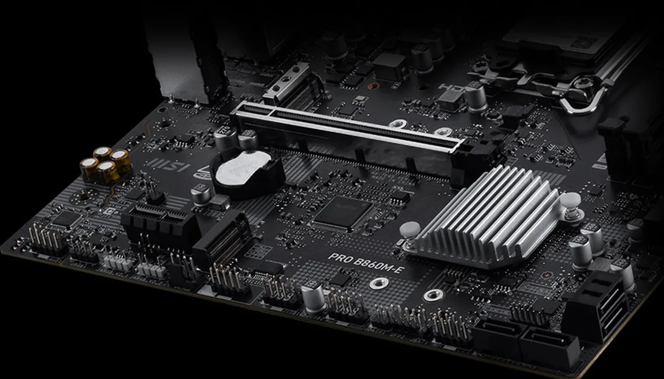 Ranuras M.2, PCIe y disipador del chipset de la MSI PRO B860M-E