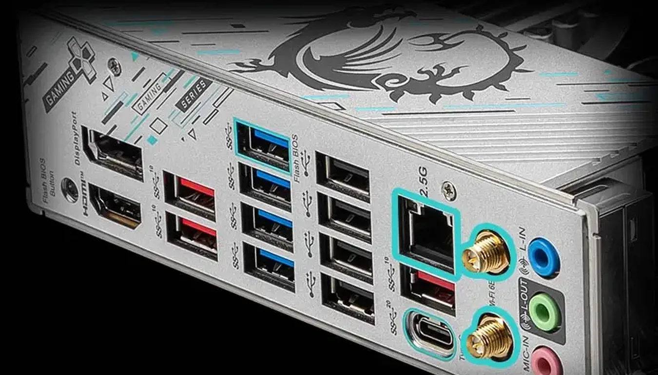 Panel trasero de la MSI X670E GAMING PLUS WIFI con LAN 2,5G, Wi-Fi y USB-C