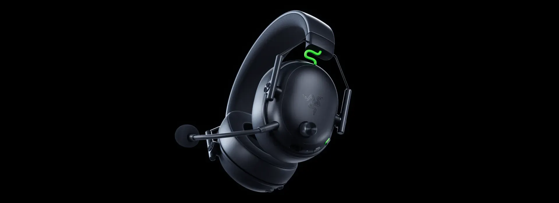 Auriculares inalámbricos Razer BlackShark V3 for Xbox con detalles verdes sobre fondo negro
