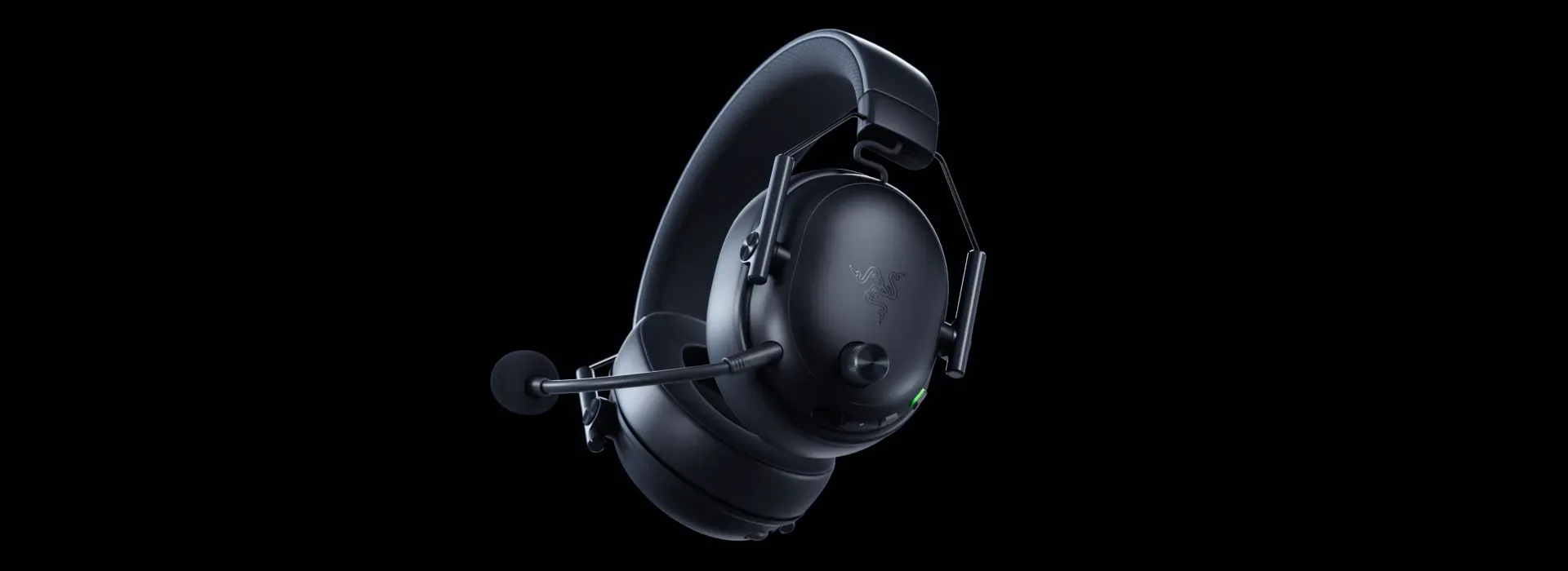 Auriculares inalámbricos Razer BlackShark V3 vistos en ángulo sobre fondo negro