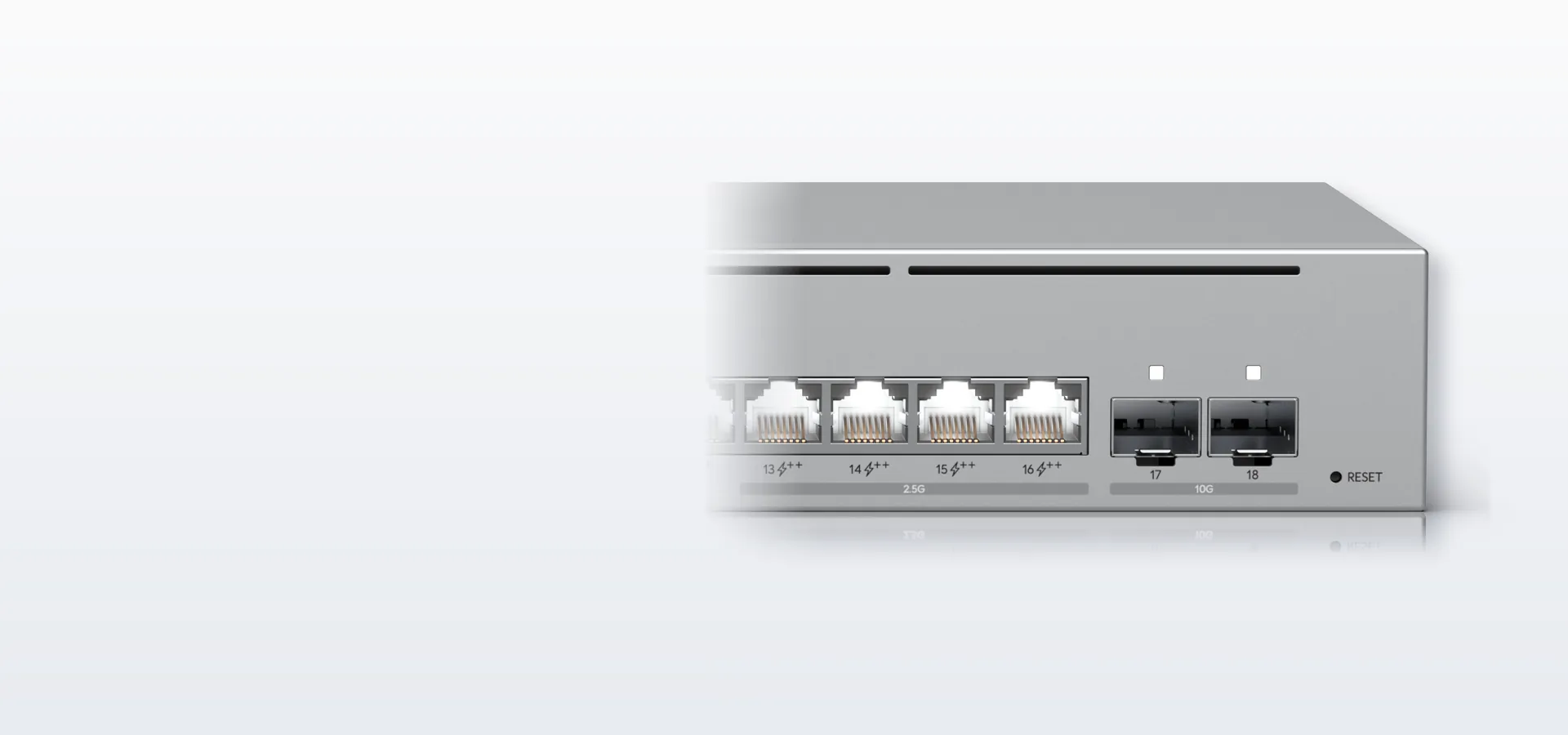 4 puertos de 2,5 GbE con PoE++