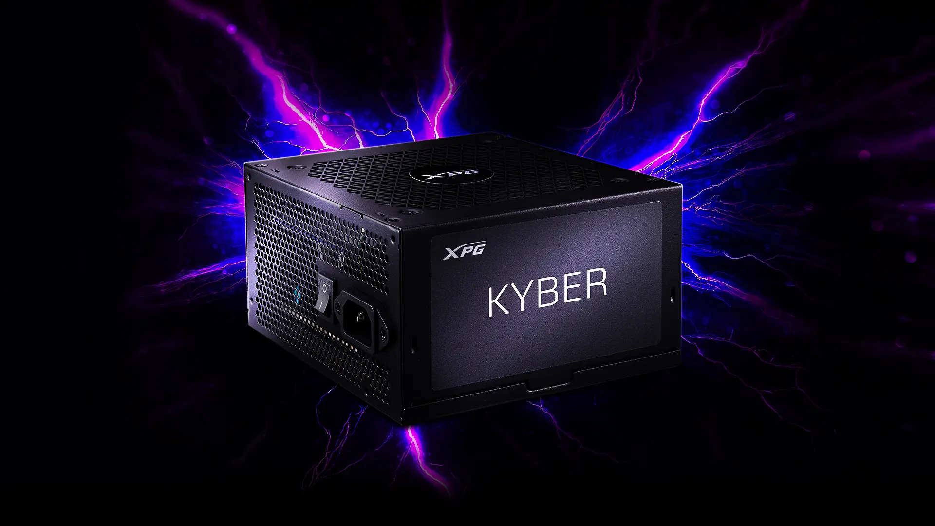 Fuente XPG KYBER 80 Plus Gold sobre fondo de rayos violetas